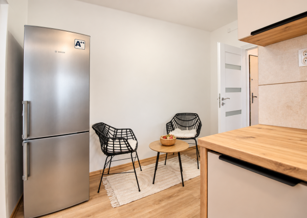 🏡 NA PRENÁJOM | KRÁSNY, KOMPLETNE ZREKONŠTRUOVANÝ 2-IZBOVÝ BYT S BALKÓNOM – NOVÉ MESTO NAD VÁHOM