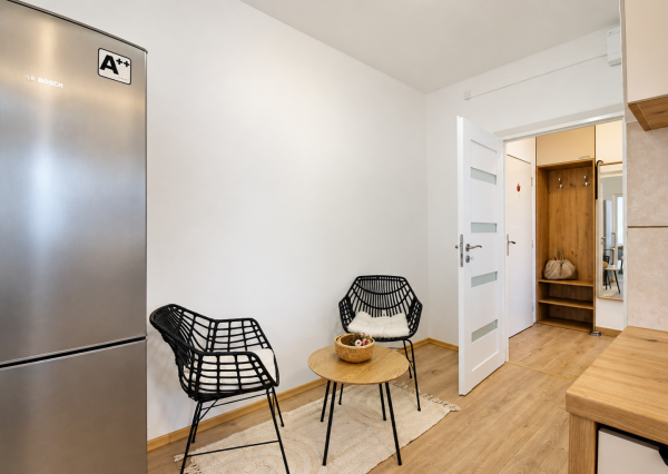 🏡 NA PRENÁJOM | KRÁSNY, KOMPLETNE ZREKONŠTRUOVANÝ 2-IZBOVÝ BYT S BALKÓNOM – NOVÉ MESTO NAD VÁHOM
