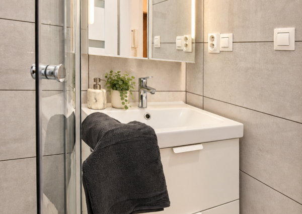 🏡 NA PRENÁJOM | KRÁSNY, KOMPLETNE ZREKONŠTRUOVANÝ 2-IZBOVÝ BYT S BALKÓNOM – NOVÉ MESTO NAD VÁHOM