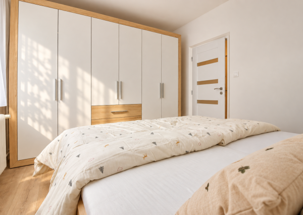 🏡 NA PRENÁJOM | KRÁSNY, KOMPLETNE ZREKONŠTRUOVANÝ 2-IZBOVÝ BYT S BALKÓNOM – NOVÉ MESTO NAD VÁHOM