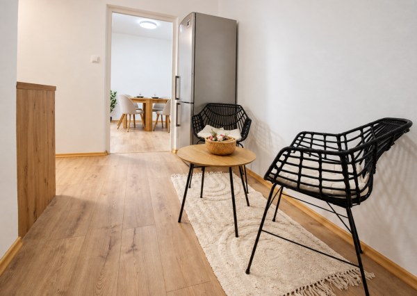🏡 NA PRENÁJOM | KRÁSNY, KOMPLETNE ZREKONŠTRUOVANÝ 2-IZBOVÝ BYT S BALKÓNOM – NOVÉ MESTO NAD VÁHOM