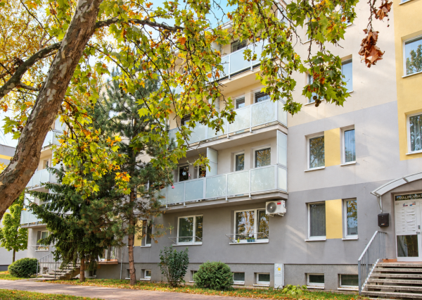 🏡 NA PRENÁJOM | KRÁSNY, KOMPLETNE ZREKONŠTRUOVANÝ 2-IZBOVÝ BYT S BALKÓNOM – NOVÉ MESTO NAD VÁHOM